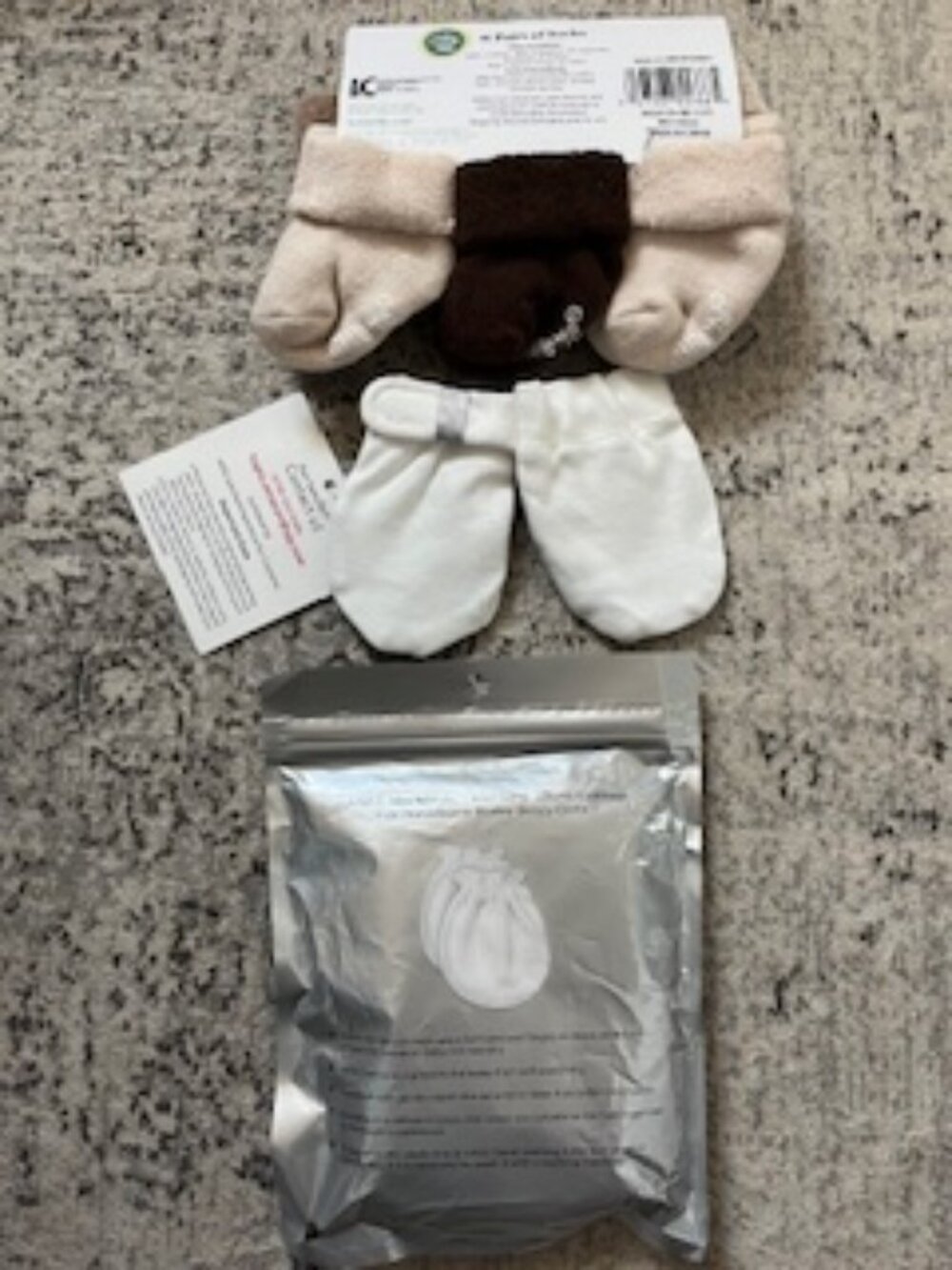 🧡3/15 NWT Little Me Socks 0-6M + Rative Mittens 0-6M + Hapiu Mittens Bundle x 3 - Picture 2 of 6